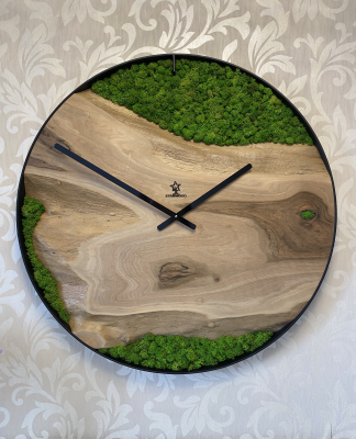 Настінний годинник із натурального дерева Горіх та стабілізованим мохом фото