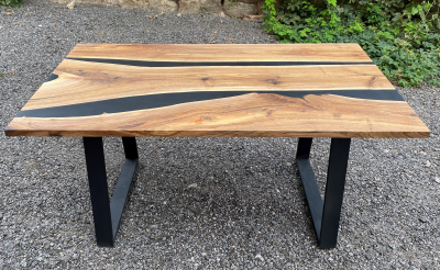 Обеденный стол "Familiar" из дерева орех с чёрной эпоксидной смолой 160 см фото
