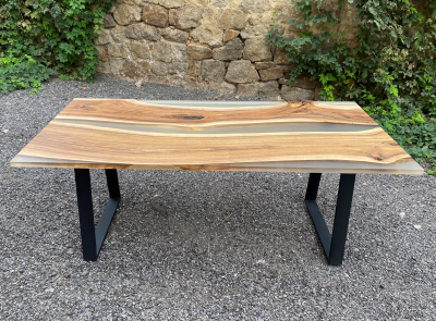 Обідній стіл "Aware" з натурального дерева Горіх з епоксидною смолою фото