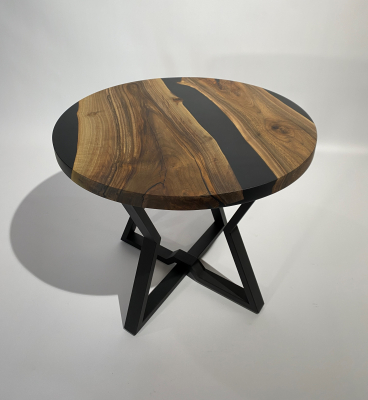 Журнальный стол "Onix" из натурального дерева Орех с эпоксидной смолой фото