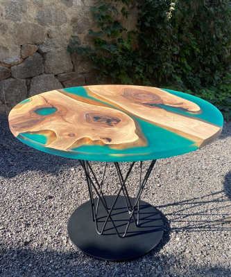 Обеденный стол "Smarahd" с натурального дерева Орех с эпоксидной смолой фото