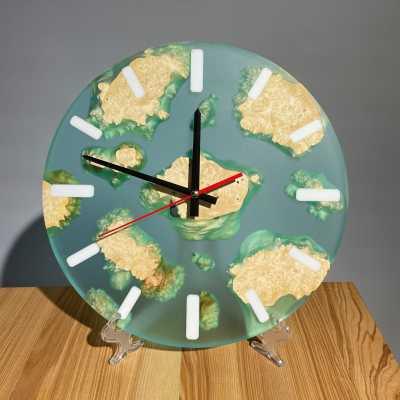 Настінний годинник із натурального дерева Каповий клен та епоксидною смолою фото