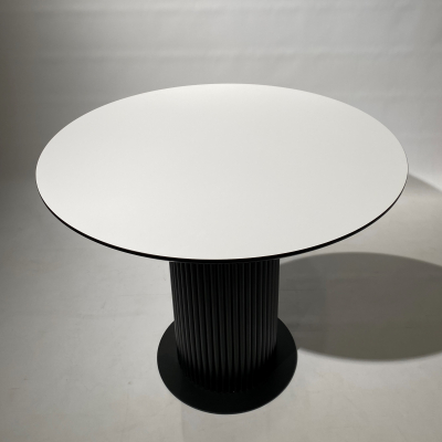 Обідній білий круглий стіл з HPL фото
