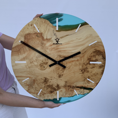 Настінний годинник із натурального дерева Клен та епоксидної смоли фото