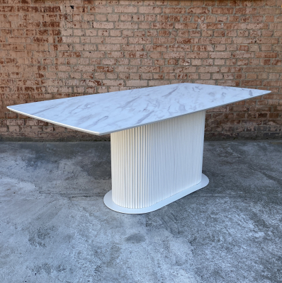 Прямокутний білий стіл з HPL (мармур Леванто білий) фото