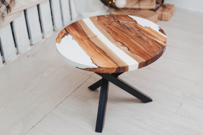 Журнальний стіл "MeoThai" із натурального дерева Горіх та епоксидною смолою фото