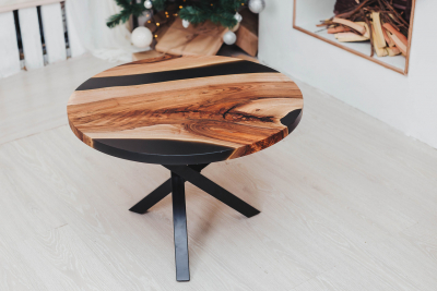 Журнальный стол с натурального дерева орех с эпоксидной смолой фото
