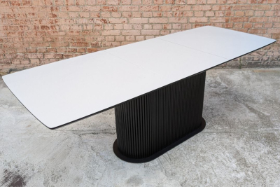 Обідній прямокутний стіл з HPL білий з чорним підстіллям фото