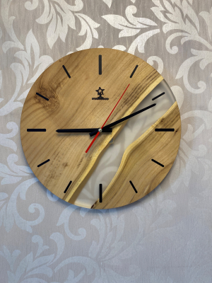 Wall clock made of natural Acacia wood and epoxy resin 