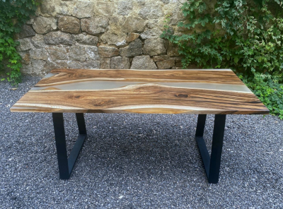 Обеденный стол "Focus" из натурального дерева орех с эпоксидной смолой фото
