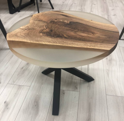 Кавовий столик із натурального дерева Горіх та епоксидної смоли фото